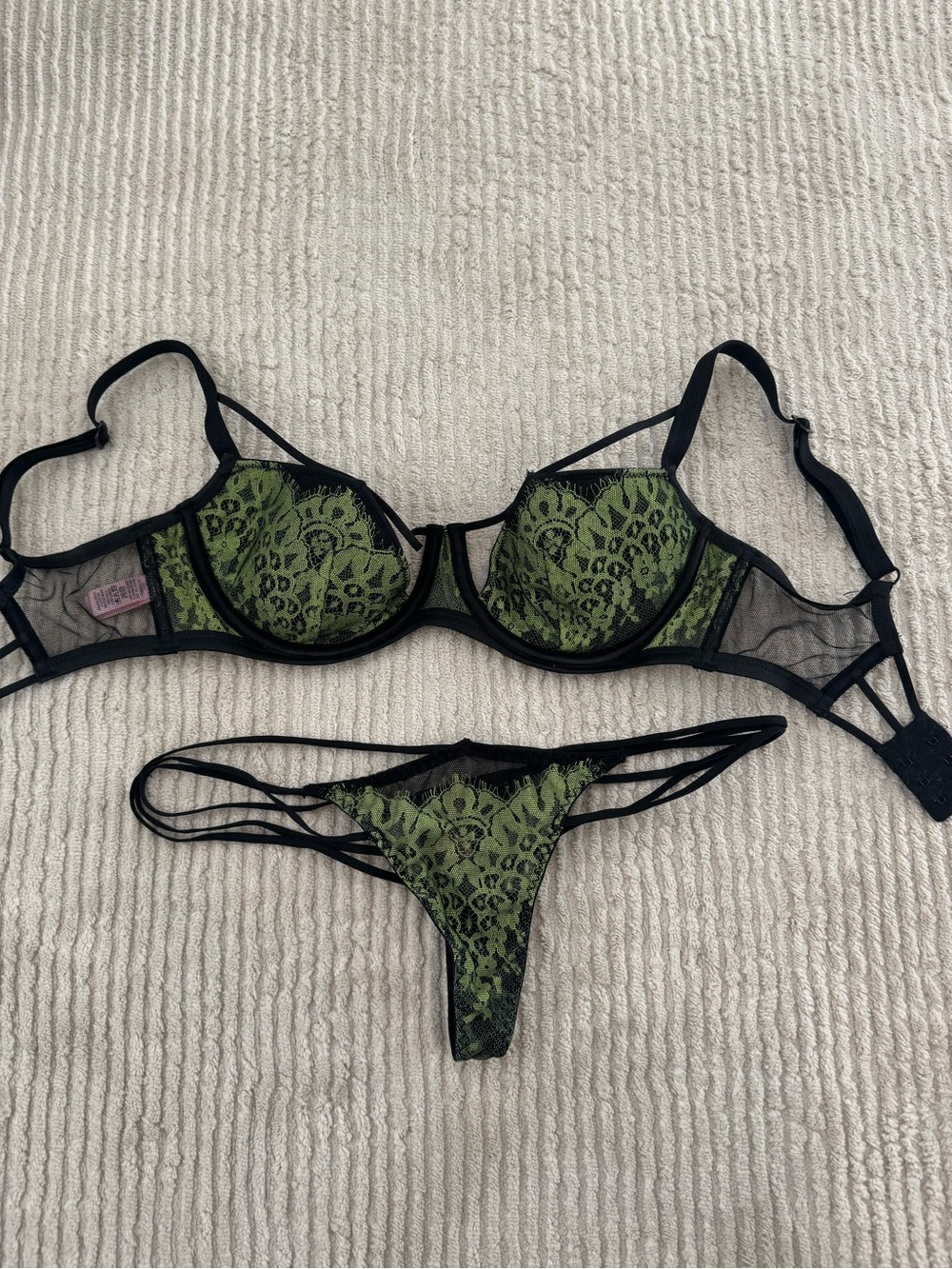 Rare Agent Provocateur Electra Green Black Lace 2PC Set Bra 32DD Thong SZ1